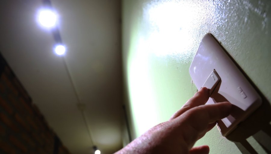 Revisa aquí cuánto bajarían las tarifas de la luz en las comunas de la región de Valparaíso