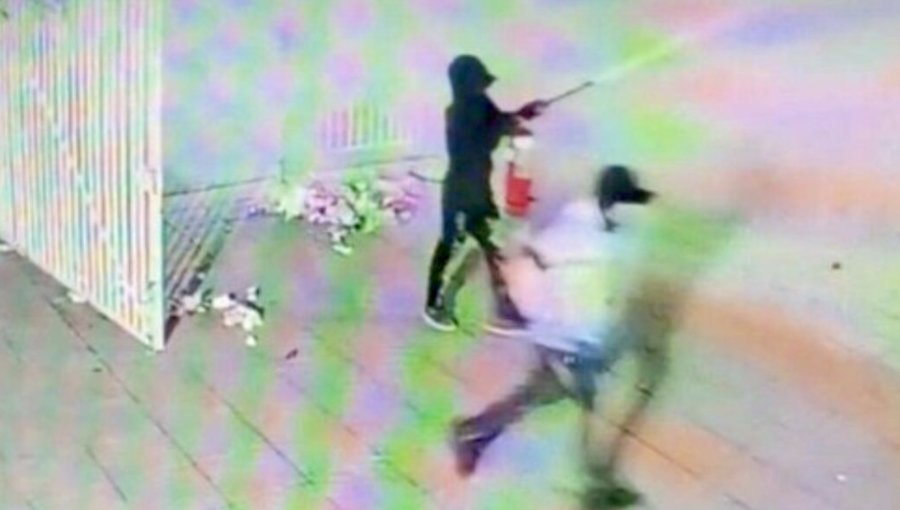 Alcalde de Puente Alto acusa abandono policial tras brutal ataque a Cesfam de Bajos de Mena: daños llegan a $30 millones