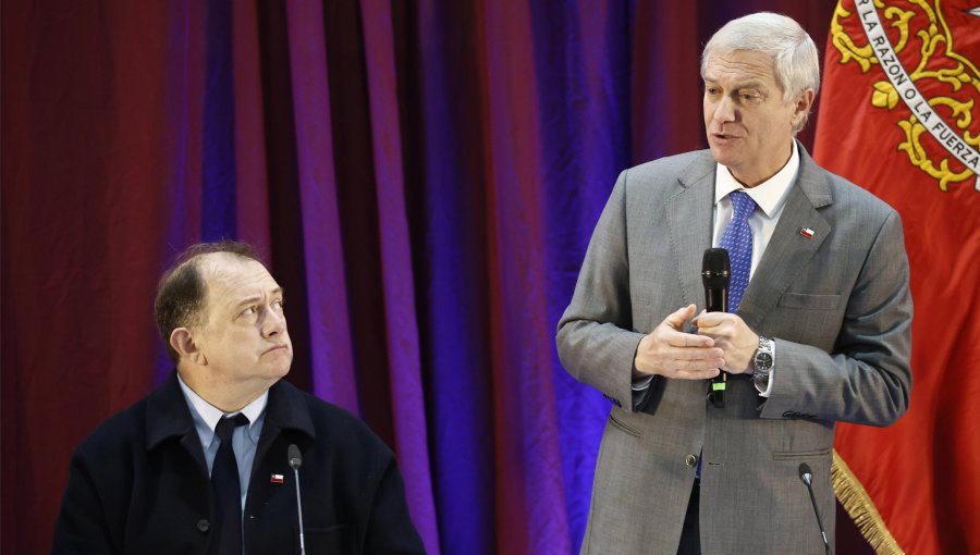 "No se va a volver a repetir": Presidente Kast le raya la cancha al ministro Poduje tras tratar de "loco" a Milei