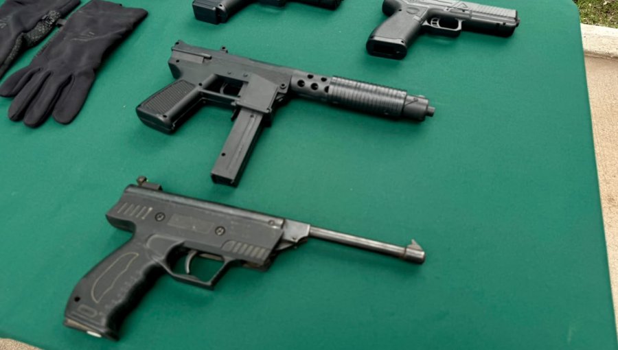 Cae banda criminal vinculada a 25 encerronas en autopistas y abordazos en servicentros en Santiago