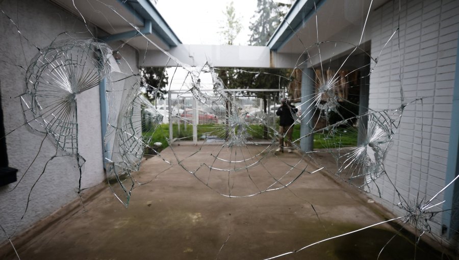 Gobierno califica de "completamente inaceptable" el ataque y vandalización de Cesfam en Puente Alto
