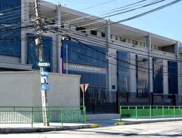 Funcionarios municipales de Quilpué confiesan sentir "miedo" por inminentes despidos y piden a alcaldesa Corti presentar nueva propuesta