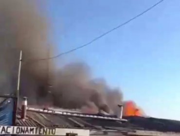 Incendio estructural consume por completo un restaurante y deja una persona con lesiones graves en Cartagena
