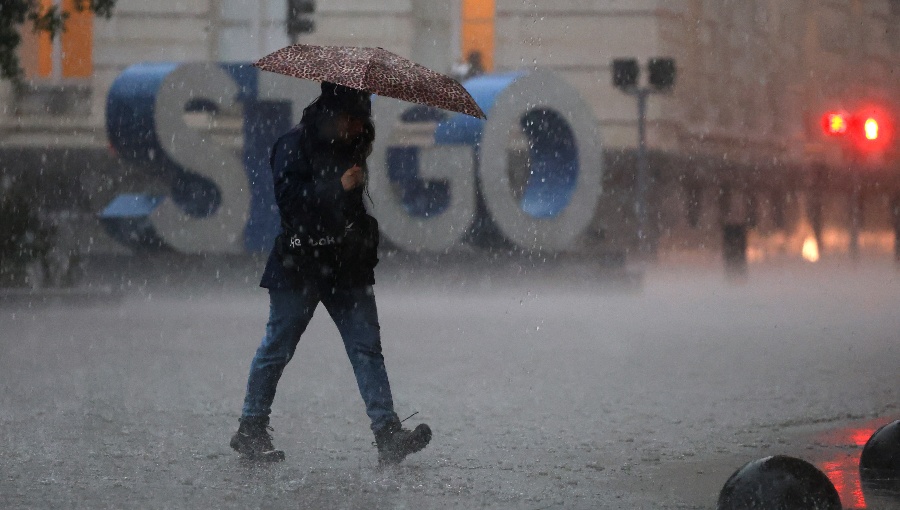 Dirección Meteorológica de Chile emite alerta por lluvias de moderadas a fuertes que llegarán a la Región de Valparaíso