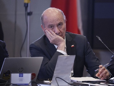 Encuesta Descifra: Ministro Quiroz paga costo de recortes y cae evaluación del gabinete de Kast