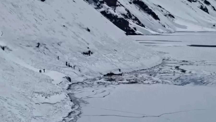 Con robot y buzos tácticos de la Armada de Chile intentan recuperar cuerpo del tercer fallecido en avalancha en Portillo