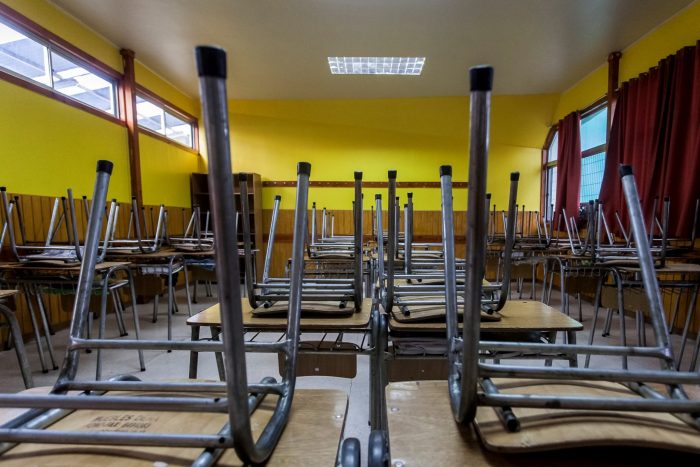 Suspenden las clases en 16 comunas de la región de Valparaíso para este martes debido al sistema frontal