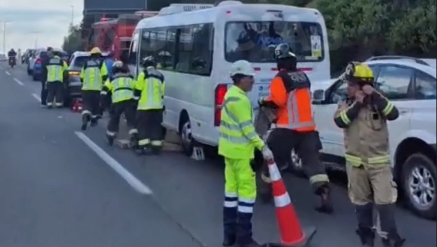 Tres vehículos protagonizaron una colisión en el sector Placilla en la ruta 68 en dirección a Santiago