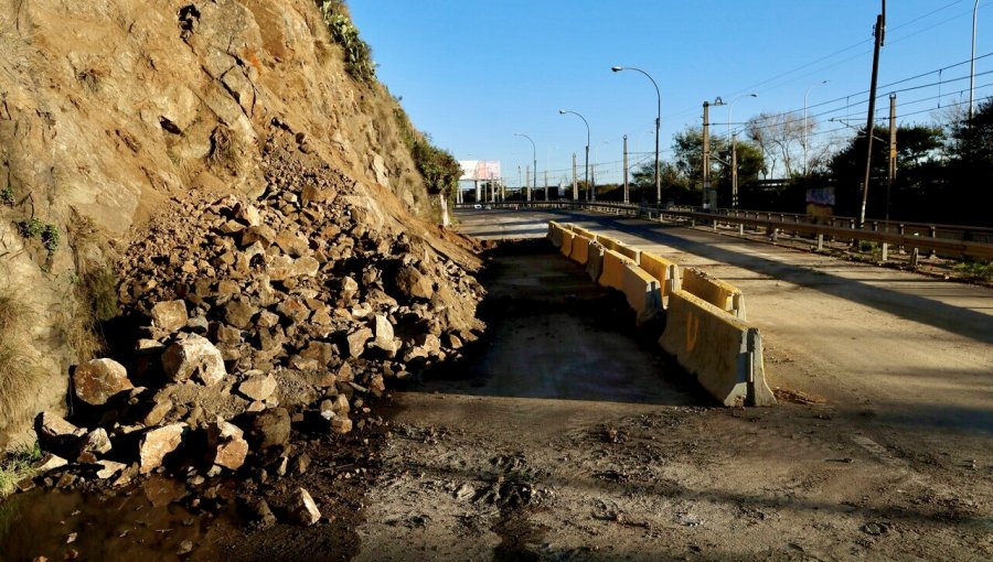 Gobierno activa coordinaciones y monitorea sectores críticos ante posibles remociones en masa en la región de Valparaíso