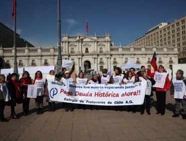 Comienza pago de la primera cuota de la Deuda Histórica a un segundo grupo de profesores: 6.300 beneficiados