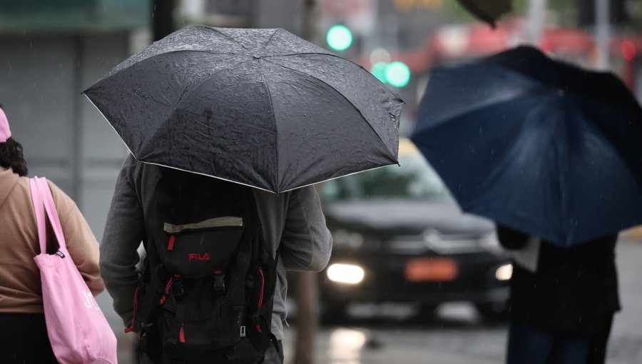 Alcaldesa de Quilpué pide suspender clases este martes por pronóstico de lluvia y viento