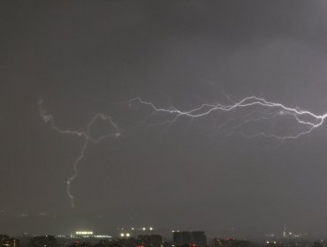Emiten aviso por probables tormentas eléctricas con granizo en Valparaíso y otras seis regiones desde este lunes y hasta el jueves
