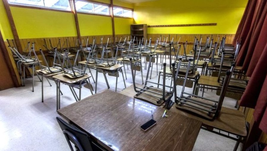 Suspenden clases en 10 comunas de la región Metropolitana por lluvias de este martes 20