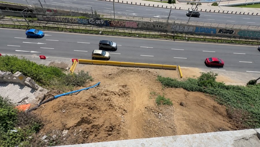 Vecinos de Recreo con el alma en un hilo: temen que lluvias hagan colapsar el cerro que cayó hacia Av. España en Viña del Mar