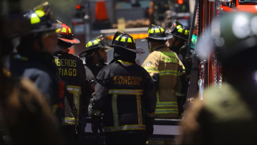 Cuerpo de Bomberos de Santiago ordenó acuartelamiento preventivo ante llegada de sistema frontal