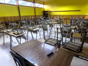 Suspenden clases en 10 comunas de la región Metropolitana por lluvias de este martes 20
