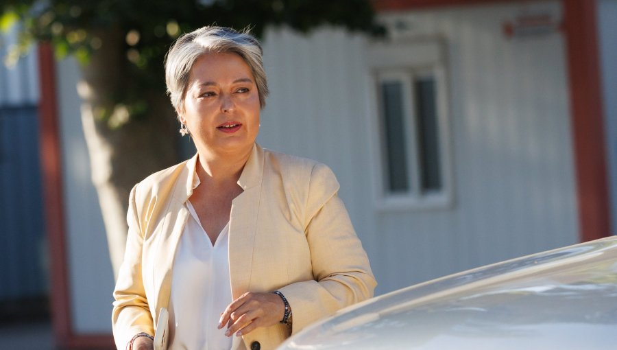 Jeannette Jara critica la "acción temeraria" de las AFP por caída del fondo E y acusa "falta de transparencia"