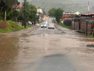 Granizos sorprendieron a Papudo en medio del sistema frontal: cayeron 20,3 mm de agua