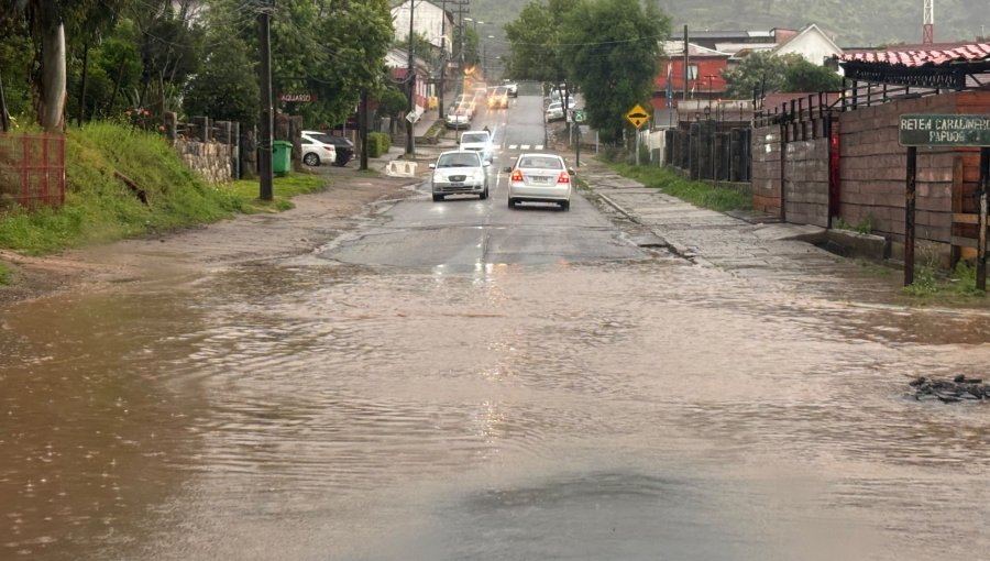 Granizos sorprendieron a Papudo en medio del sistema frontal: cayeron 20,3 mm de agua