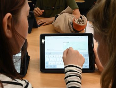 Estudio revela que la inteligencia artificial comienza a instalarse como herramienta de aprendizaje entre adolescentes en Valparaíso
