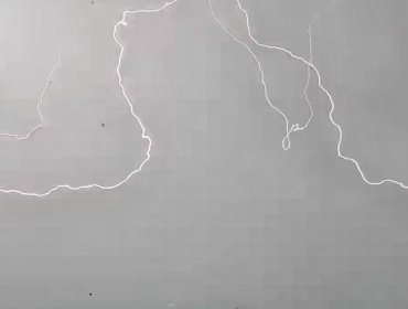 Tormentas eléctricas también golpearon la costa de la región de Valparaíso: alertan por rayos y posible caída de árboles