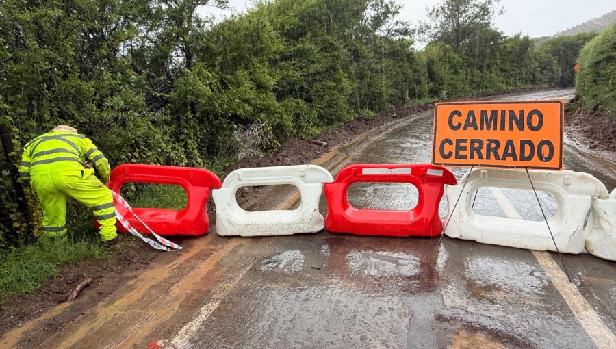 Ruta F-366 entre Quillota y La Cruz fue cerrada preventivamente por el sistema frontal