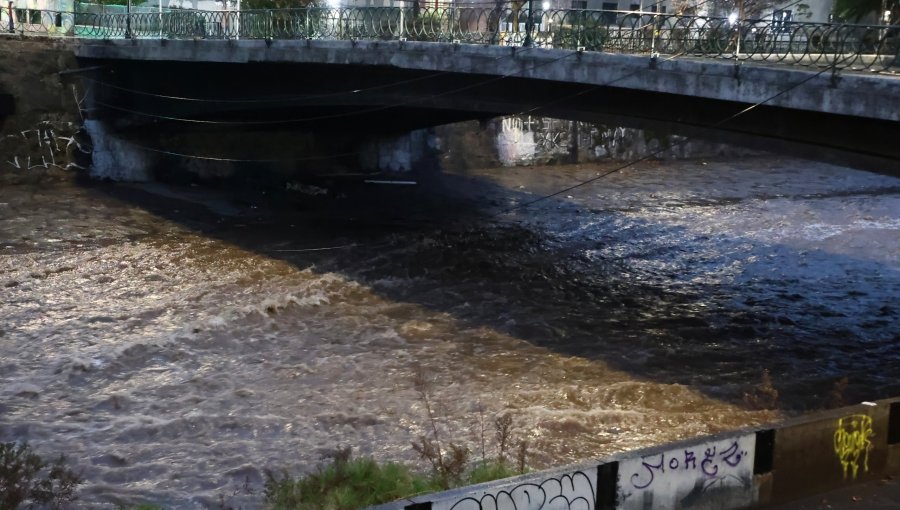Declaran Alerta Amarilla para seis comunas de la región Metropolitana por crecida del río Mapocho
