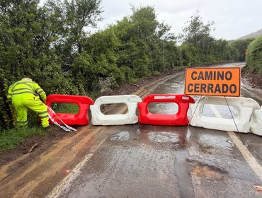 Ruta F-366 entre Quillota y La Cruz fue cerrada preventivamente por el sistema frontal