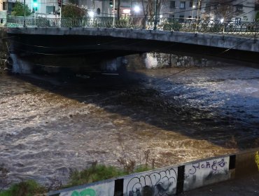 Declaran Alerta Amarilla para seis comunas de la región Metropolitana por crecida del río Mapocho