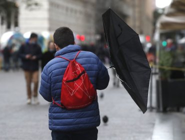 Sistema frontal con vientos de hasta 56 km/h y tormentas eléctricas dejó casi 20 milímetros de agua caída en un par de horas en Valparaíso