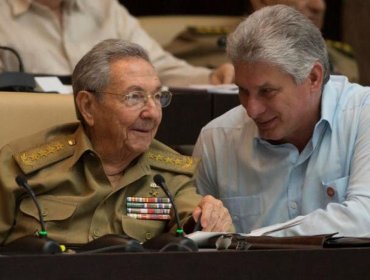 Presidente de Cuba arremete contra orden de captura de Raúl Castro en Estados Unidos: la calificó de "patético circo miamense"
