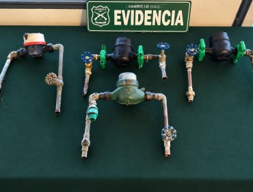 Sorprenden in fraganti a sujeto robando medidor de agua en Reñaca Alto: fue detenido con cuatro dispositivos en su poder