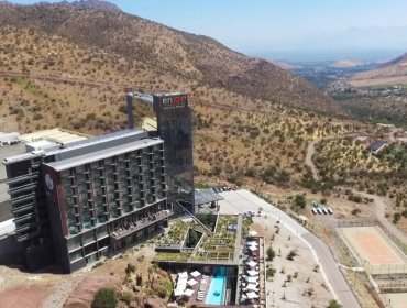 Rinconada acusa millonaria deuda de Enjoy Santiago y advierte efectos en programas y servicios comunales