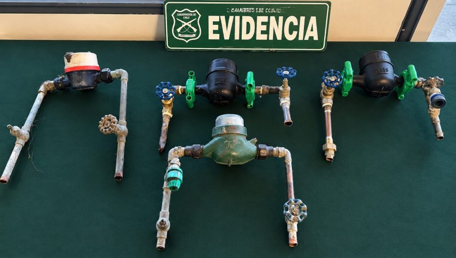 Sorprenden in fraganti a sujeto robando medidor de agua en Reñaca Alto: fue detenido con cuatro dispositivos en su poder