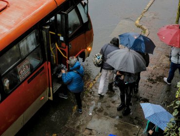 Transporte público y suspensión de clases: las dos grandes manchas que dejó el paso del sistema frontal por la región de Valparaíso