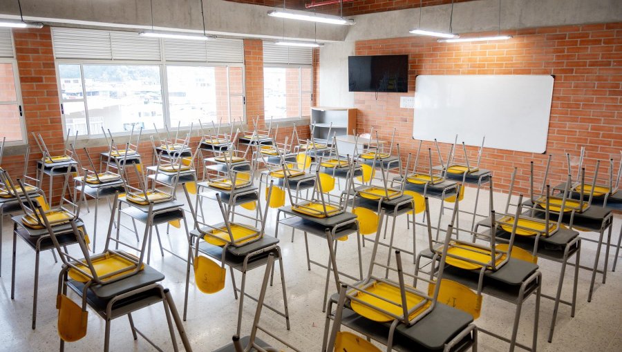13 comunas decidieron mantener sus clases suspendidas por estragos del sistema frontal