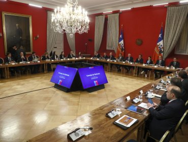 Data Influye: 61% considera necesario que el Presidente Kast realice un cambio de gabinete antes de fin de año