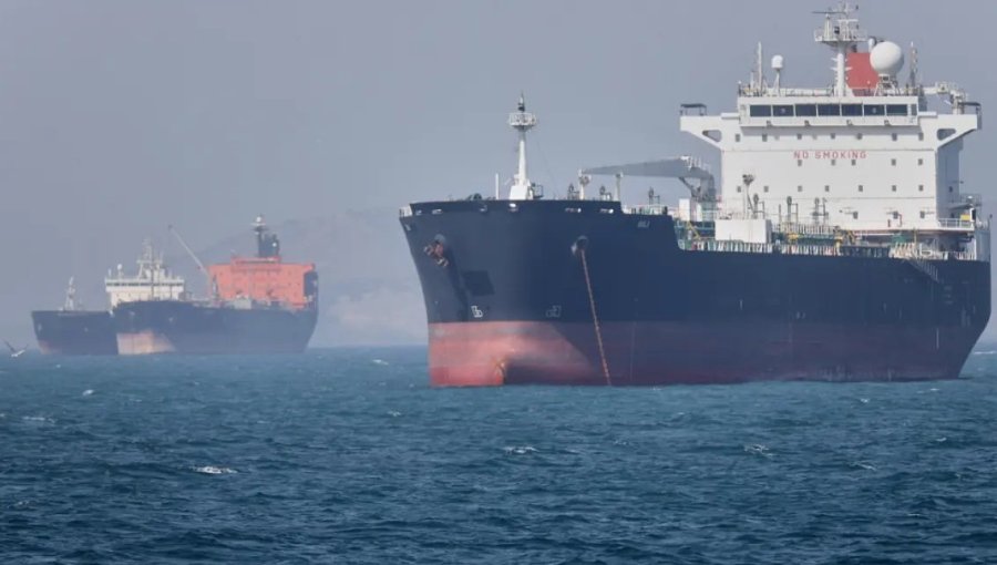 Dos buques petroleros fueron alcanzados por "proyectiles de origen desconocido" en el Golfo Pérsico