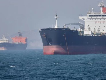 Dos buques petroleros fueron alcanzados por "proyectiles de origen desconocido" en el Golfo Pérsico