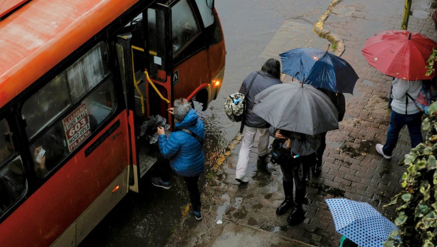 Editorial: ¿Dónde estaban las micros el día de las lluvias? ¿El Seremi cobrará multas realmente?