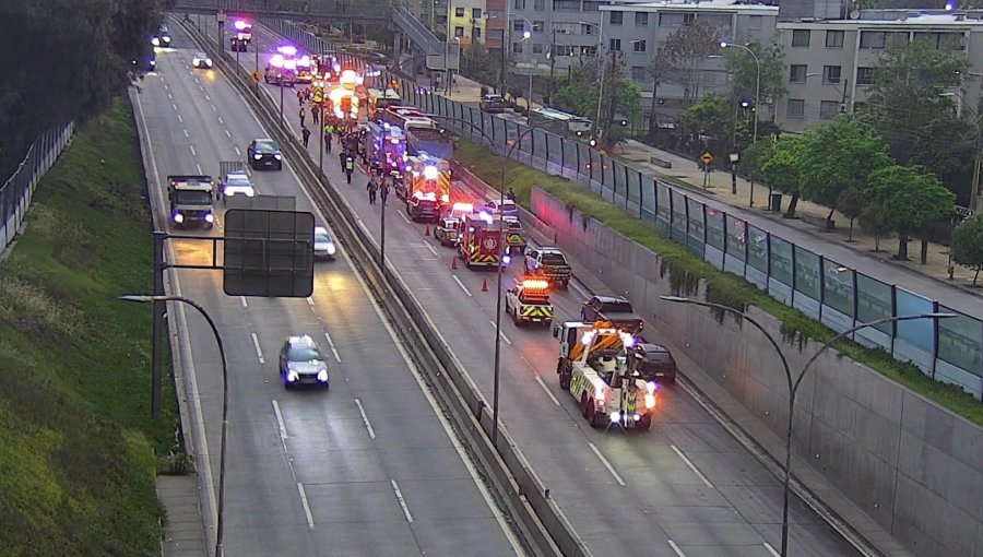 Colisión múltiple entre autos, buses y camión deja varios lesionados en la ruta 5 en Renca