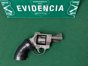 Adolescente de 15 años fue detenido con un arma de fuego en plena Plaza Sotomayor de Valparaíso