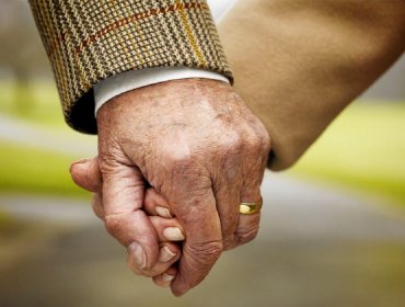 Bono Bodas de Oro ya ha beneficiado a más de 87 mil personas en la región de Valparaíso