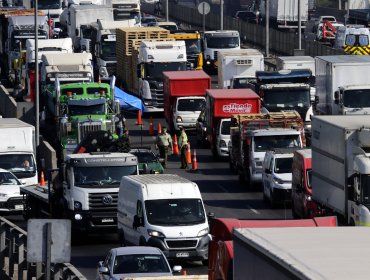 Camioneros de la región de Valparaíso evalúan paro por alza en el precio del diésel