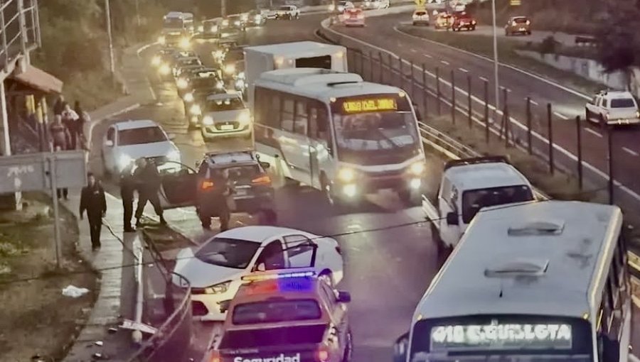 Choque contra barrera generó alta congestión en Camino Internacional de Viña del Mar
