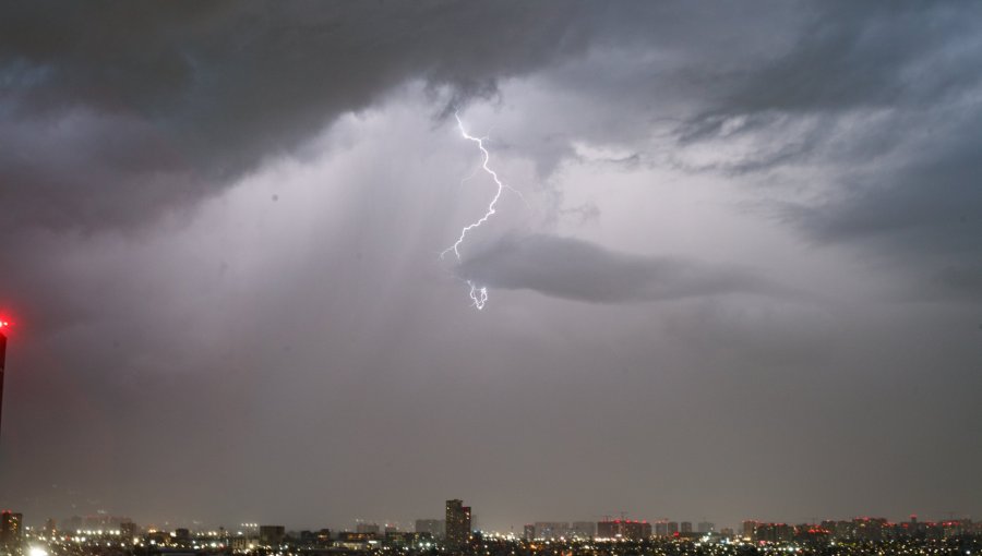 Declaran Alerta Temprana Preventiva para la región Metropolitana ante pronóstico de tormentas eléctricas con granizos