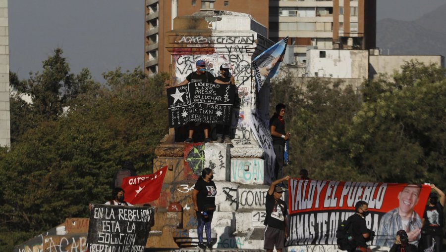 Encuesta Cadem: Un 49% define el 18-O como un estallido social y un 42% lo califica como un estallido delictual