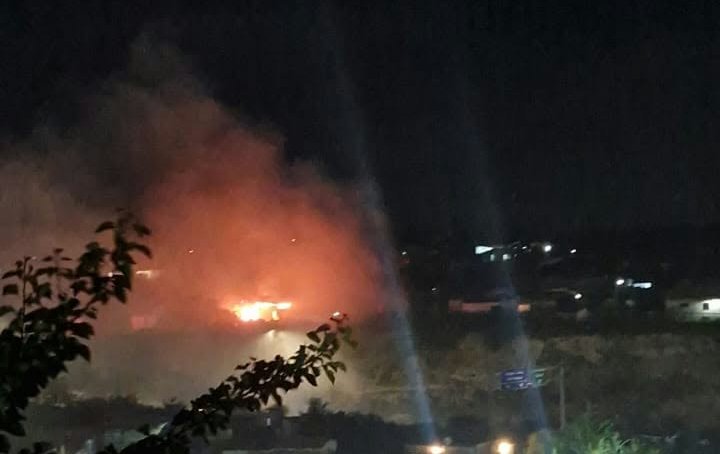 Incendio consume completamente una vivienda de material ligero en el sector Calicheros de Quilpué