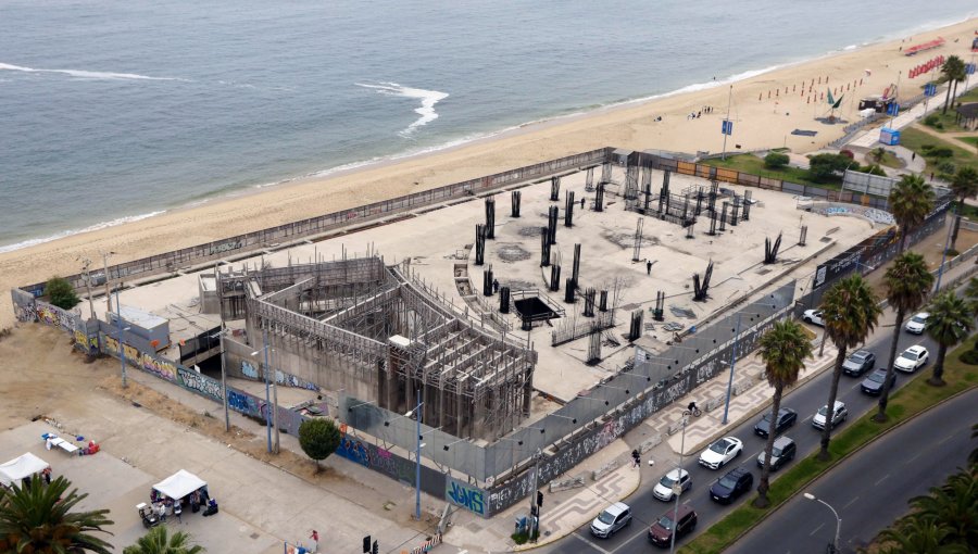 Futuro de abandonado terreno costero de Viña del Mar: Delegado pide destrabar proyecto y transeúntes respaldan intervención