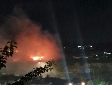 Incendio consume completamente una vivienda de material ligero en el sector Calicheros de Quilpué